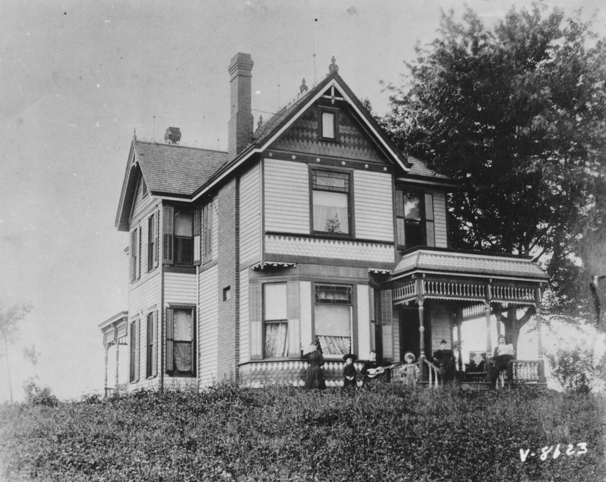 The Wallace family home at 8607 Independence Road (now Wilson Road). Kansas City Public Library.