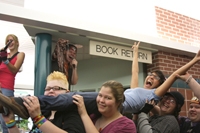 Amanda Barnhart gets by with a little help from her teens. (<a href="http://www.kclibrary.org/sites/default/files/kcunbound-aug2011-liblife-amandateen-surf1LG.jpg" target="_blank">enlg.</a>) Amanda Barnhart