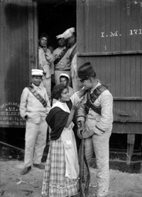 Soldier says goodbye to his wife in the Buenavista station (1913). Agustín Víctor Casasola Soldier says goodbye to his wife in the Buenavista station (1913). Agustín Víctor Casasola